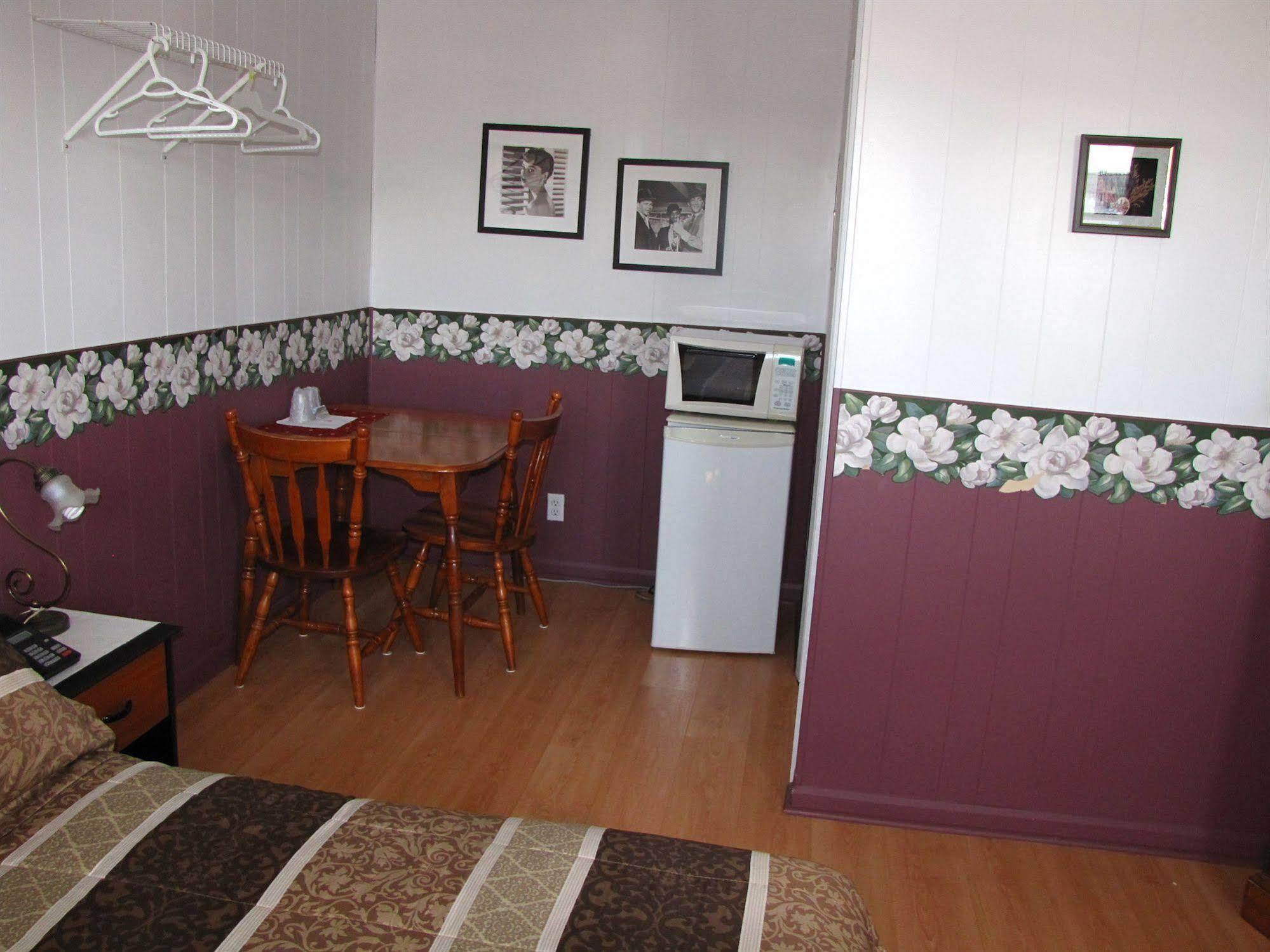 Motel & Chalets --Shefford-Waterloo- Habitation Forest Zewnętrze zdjęcie